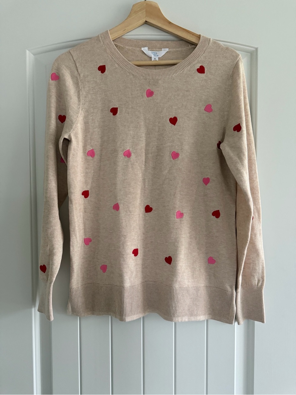 Time and Tru Women’s Size S Beige Crewneck Sweater w Pink & Red Hearts Valentine